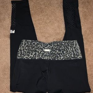 VS PINK LEGGINGS 🐆